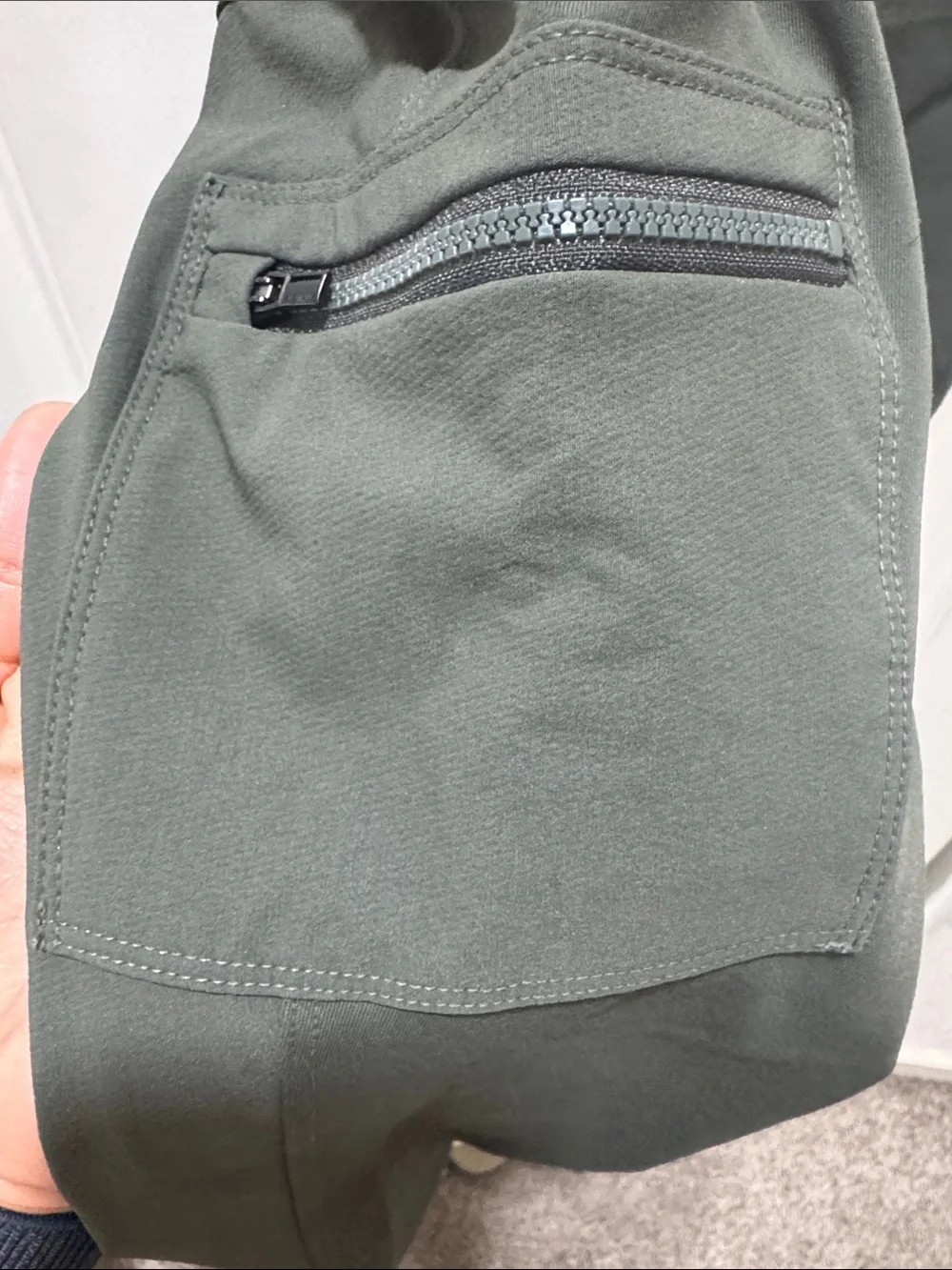 Athleta Headlands Hybrid Cargo Pants Olive Green Women’s Size 8 Travel